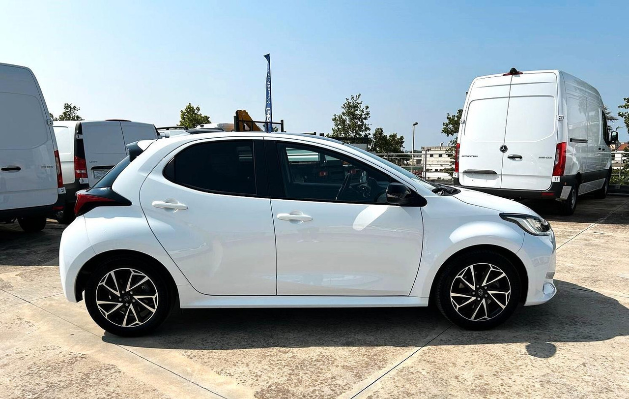 Toyota Yaris 1.5 Hybrid 5 porte Lounge - Sedans: foto 4 Toyota Yaris 1.5 Hybrid 5 porte Lounge - Sedans: foto 4