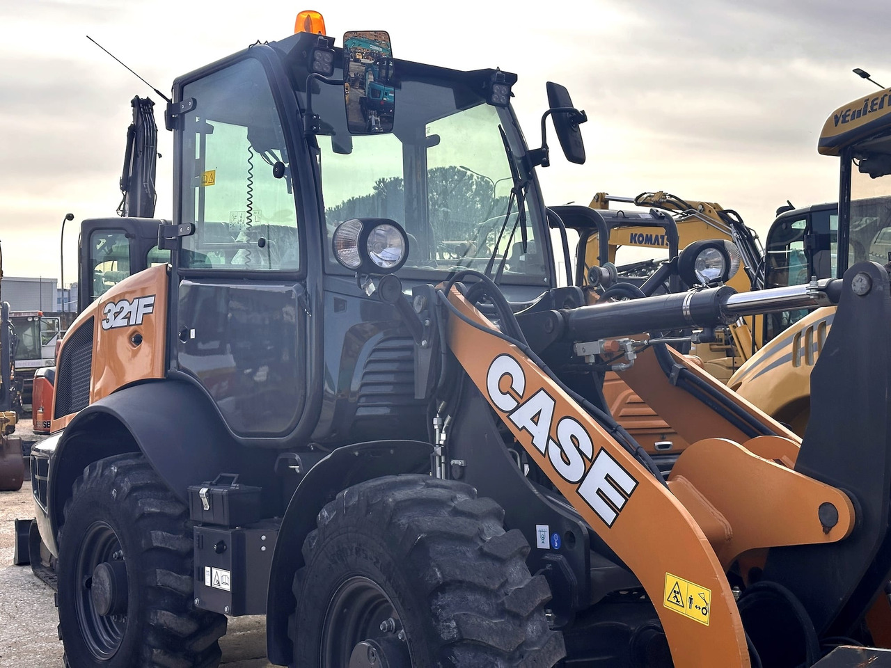 CASE 321F - Riteņu iekrāvējs: foto 5 CASE 321F - Riteņu iekrāvējs: foto 5