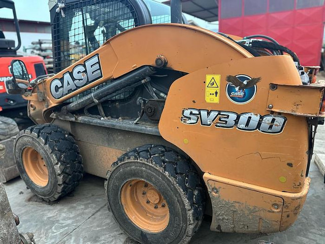 Case SV300 - Kāpurķēžu kompaktiekrāvējs: foto 4 Case SV300 - Kāpurķēžu kompaktiekrāvējs: foto 4