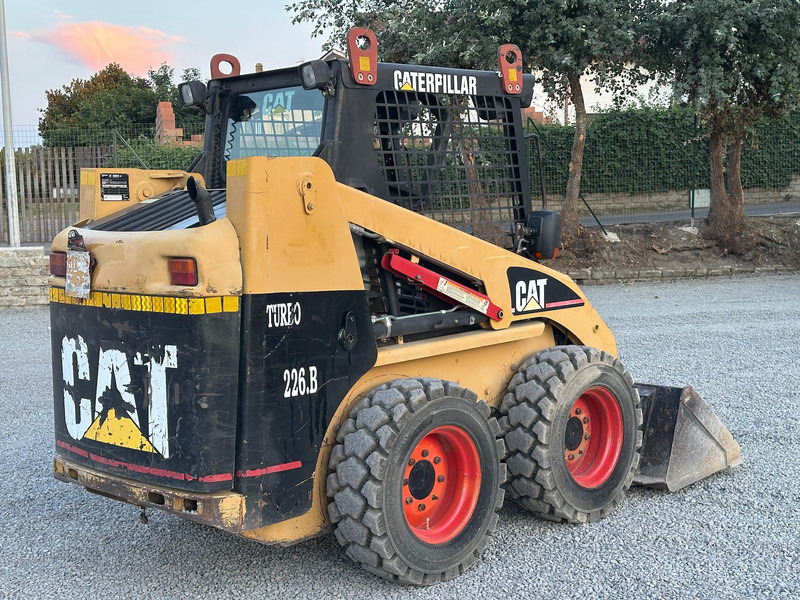 Caterpillar 226BHF - Kāpurķēžu kompaktiekrāvējs: foto 4 Caterpillar 226BHF - Kāpurķēžu kompaktiekrāvējs: foto 4