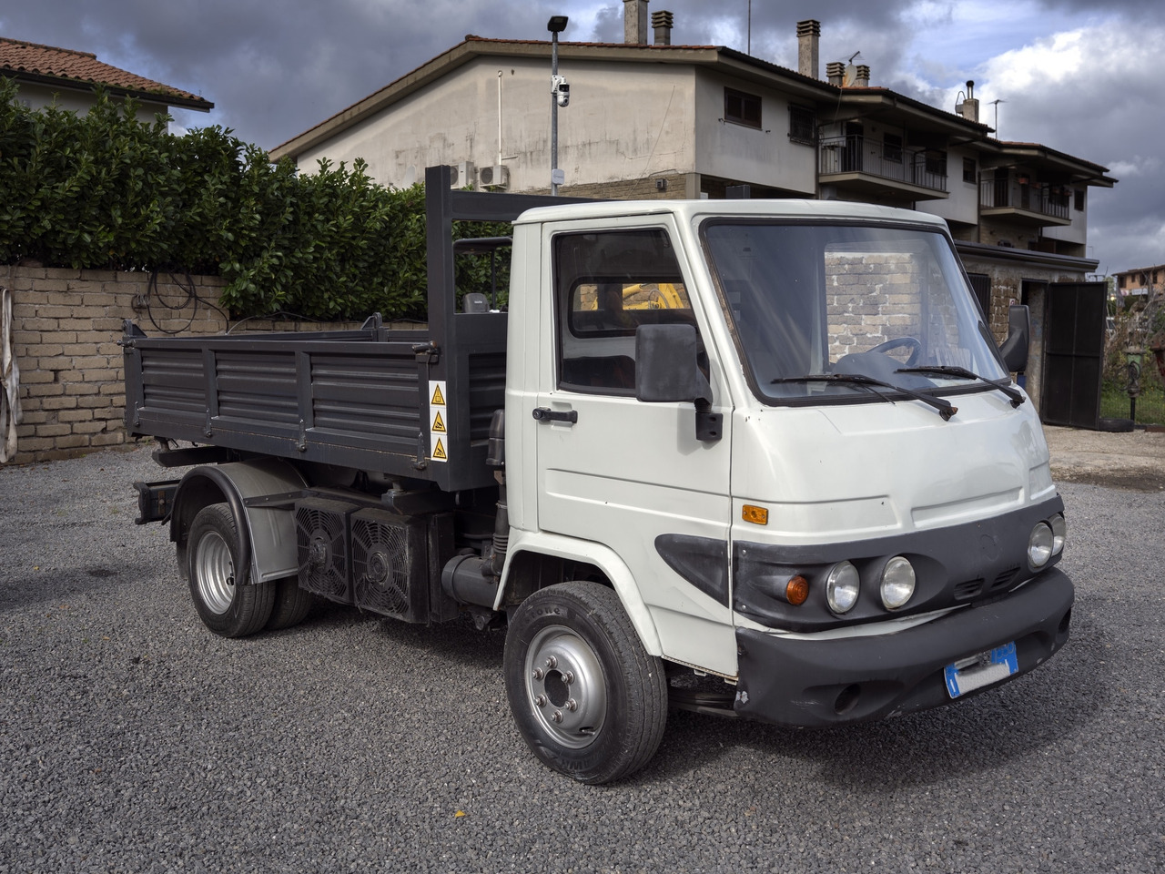 PIAGGIO THREE-SIDE TIPPER - Kravas automašīna pašizgāzējs: foto 1 PIAGGIO THREE-SIDE TIPPER - Kravas automašīna pašizgāzējs: foto 1