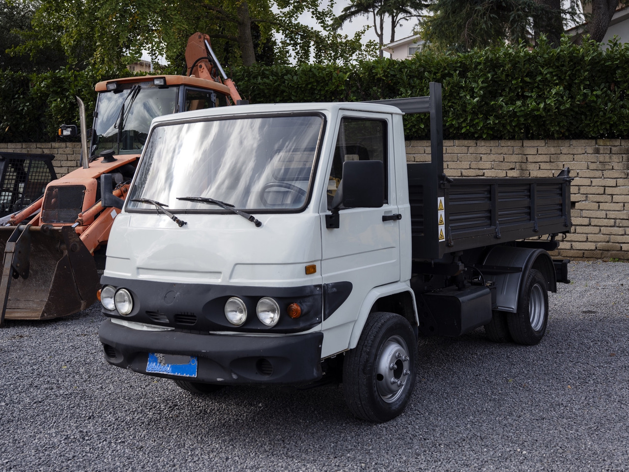 PIAGGIO THREE-SIDE TIPPER - Kravas automašīna pašizgāzējs: foto 5 PIAGGIO THREE-SIDE TIPPER - Kravas automašīna pašizgāzējs: foto 5
