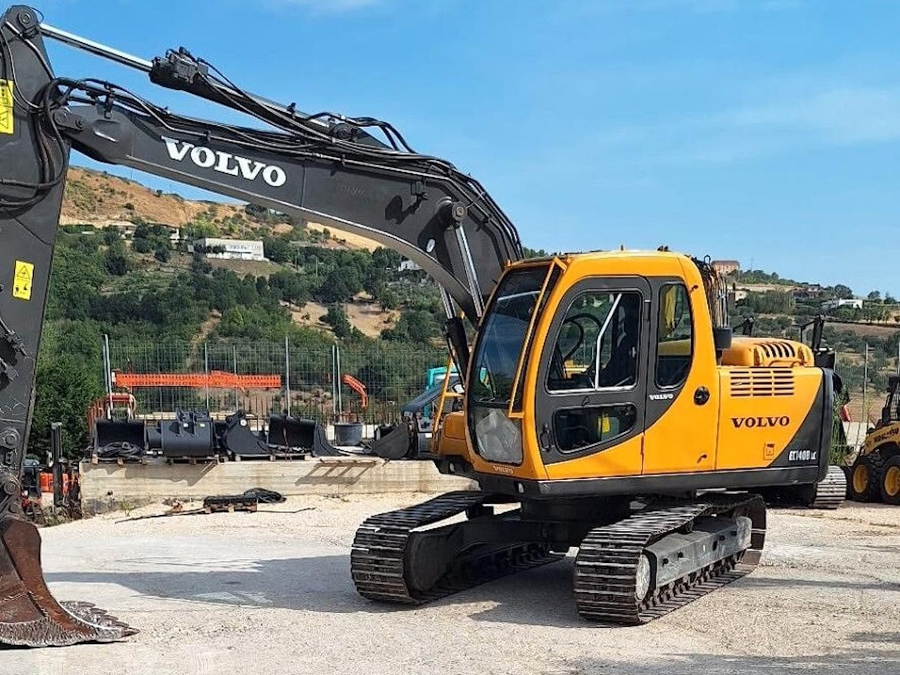 VOLVO EC140BLC - Kāpurķēžu ekskavators: foto 1 VOLVO EC140BLC - Kāpurķēžu ekskavators: foto 1