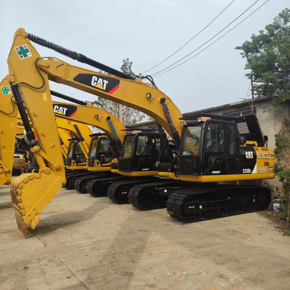 CATERPILLAR 320D2L - Kāpurķēžu ekskavators: foto 1 CATERPILLAR 320D2L - Kāpurķēžu ekskavators: foto 1