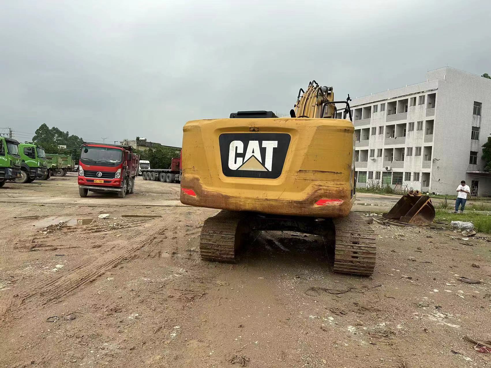 CATERPILLAR 320GC - Kāpurķēžu ekskavators: foto 3 CATERPILLAR 320GC - Kāpurķēžu ekskavators: foto 3