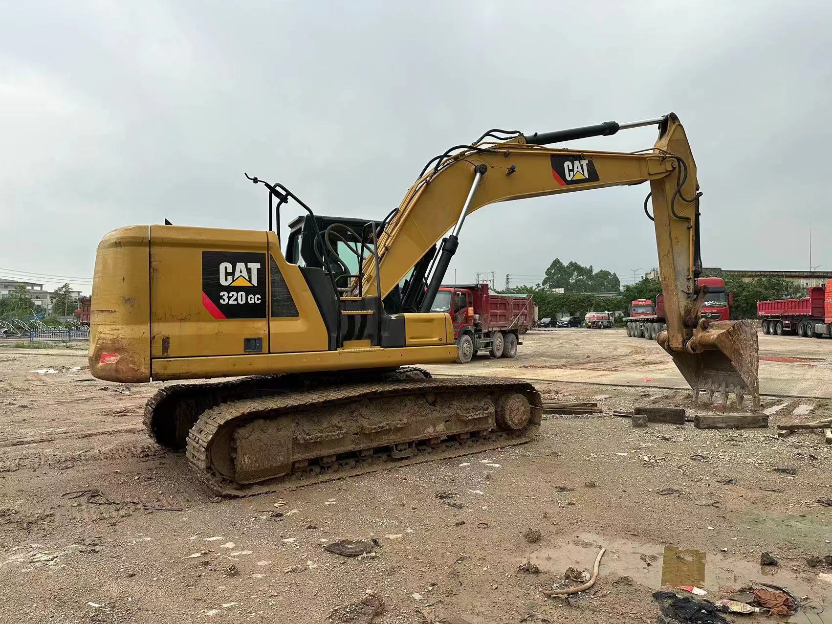 CATERPILLAR 320GC - Kāpurķēžu ekskavators: foto 1 CATERPILLAR 320GC - Kāpurķēžu ekskavators: foto 1
