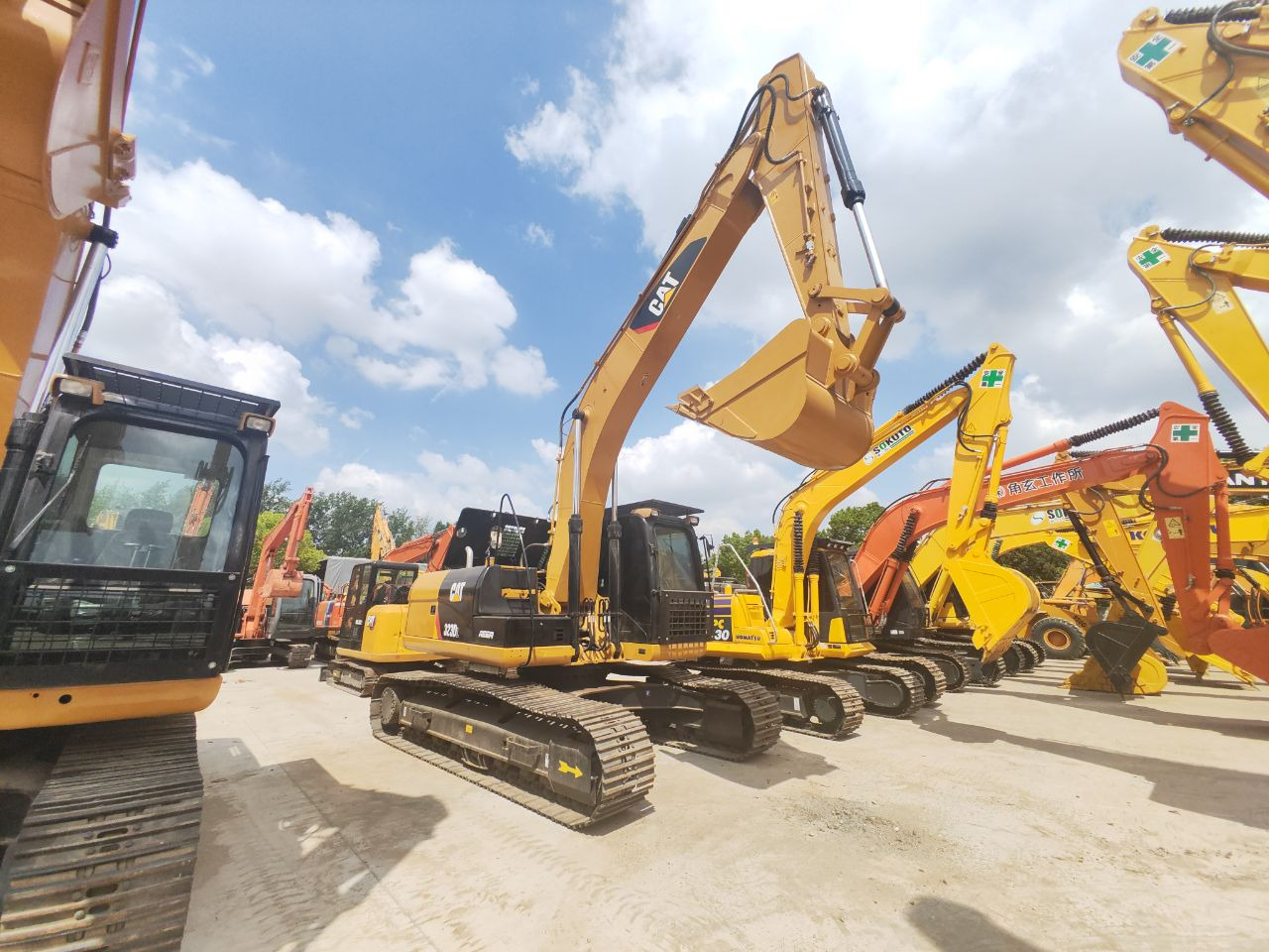 CATERPILLAR 323D - Kāpurķēžu ekskavators: foto 3 CATERPILLAR 323D - Kāpurķēžu ekskavators: foto 3