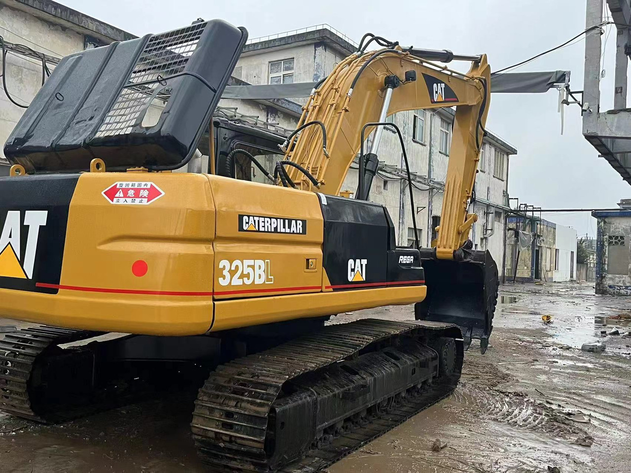 CATERPILLAR 325BL - Kāpurķēžu ekskavators: foto 4 CATERPILLAR 325BL - Kāpurķēžu ekskavators: foto 4