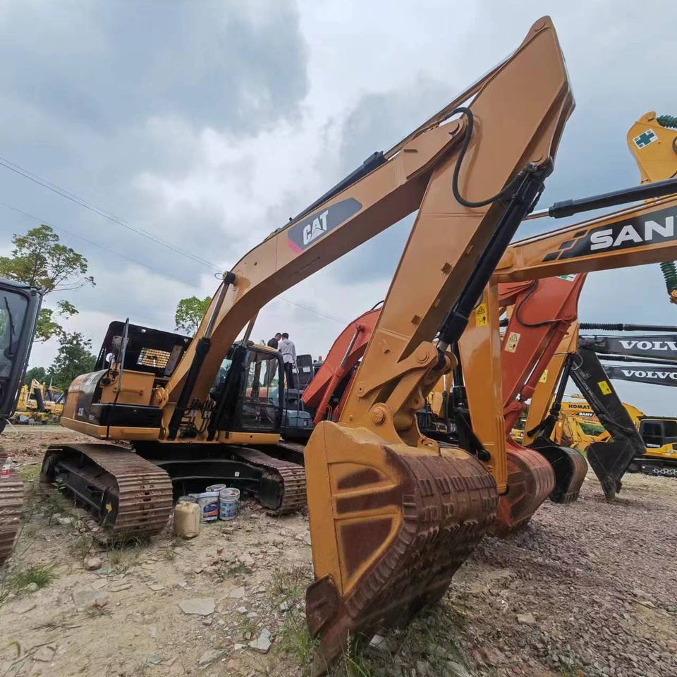 CATERPILLAR 325D2 - Kāpurķēžu ekskavators: foto 1 CATERPILLAR 325D2 - Kāpurķēžu ekskavators: foto 1