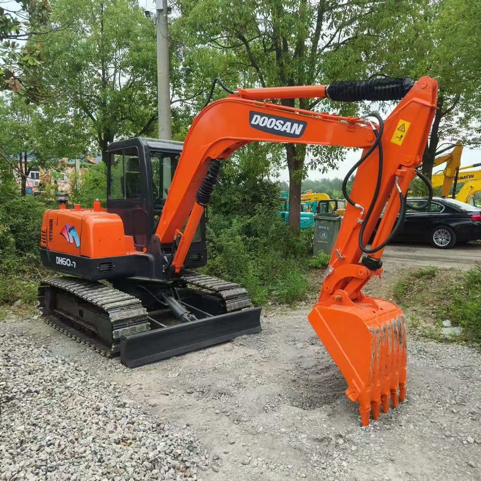 DOOSAN DH60 - Kāpurķēžu ekskavators: foto 1 DOOSAN DH60 - Kāpurķēžu ekskavators: foto 1