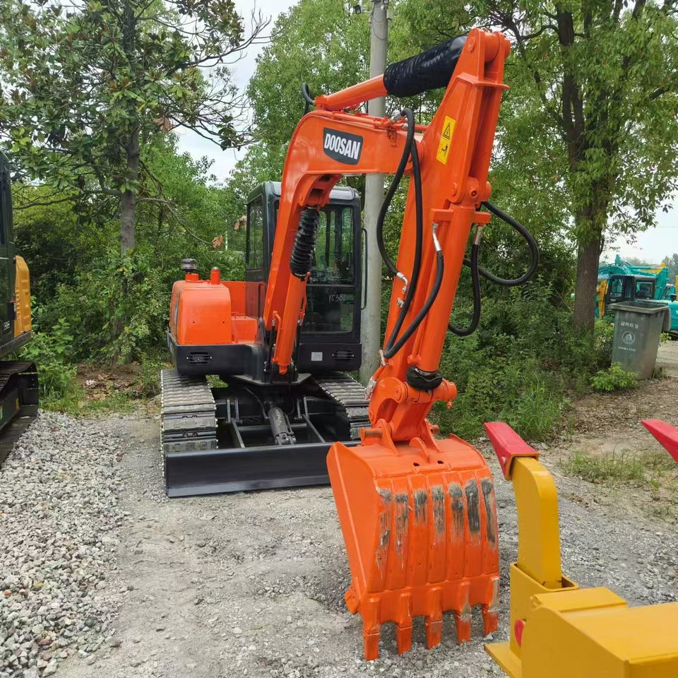 DOOSAN DH60 - Kāpurķēžu ekskavators: foto 3 DOOSAN DH60 - Kāpurķēžu ekskavators: foto 3