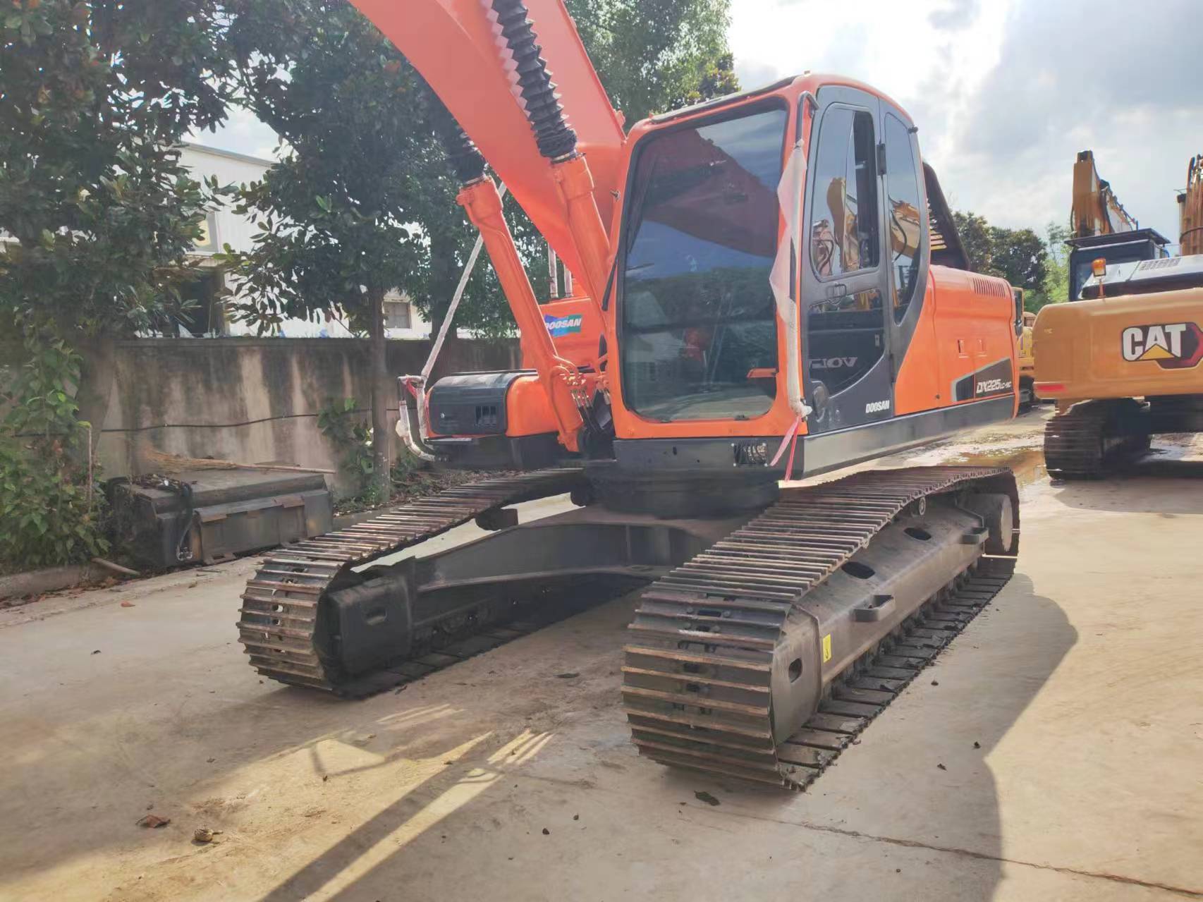 Kāpurķēžu ekskavators DOOSAN DX225: foto 18
