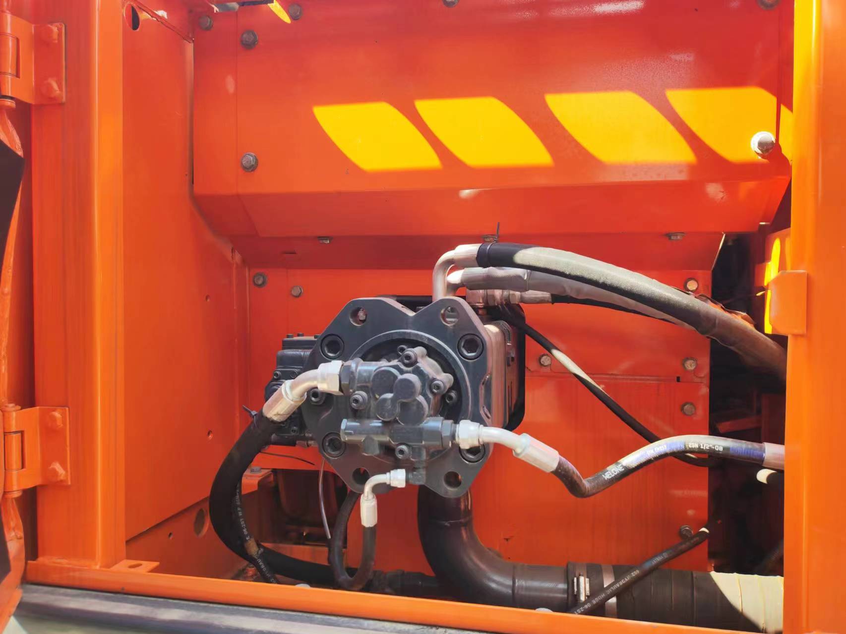 Kāpurķēžu ekskavators DOOSAN DX225: foto 9