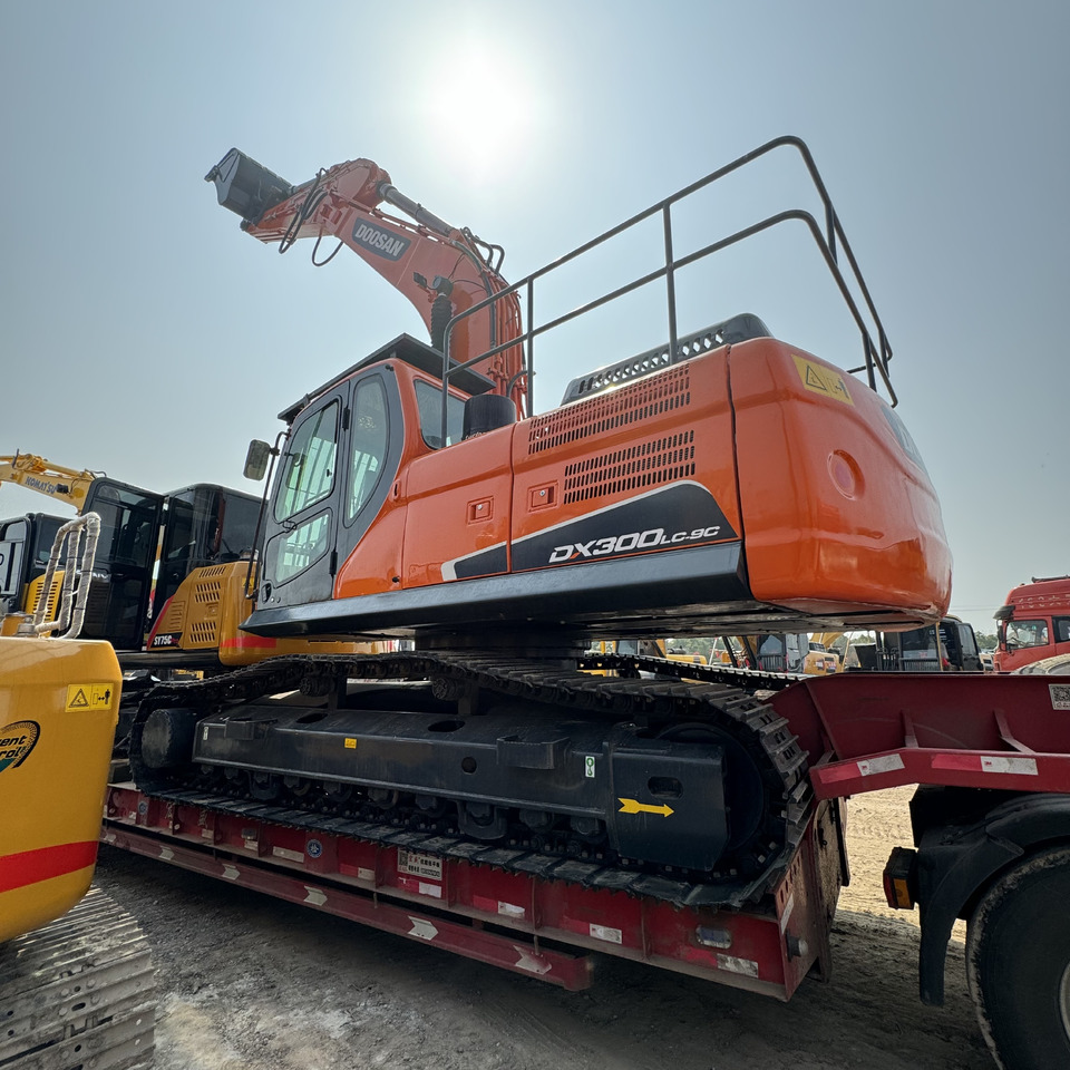 DOOSAN DX300 - Kāpurķēžu ekskavators: foto 1 DOOSAN DX300 - Kāpurķēžu ekskavators: foto 1