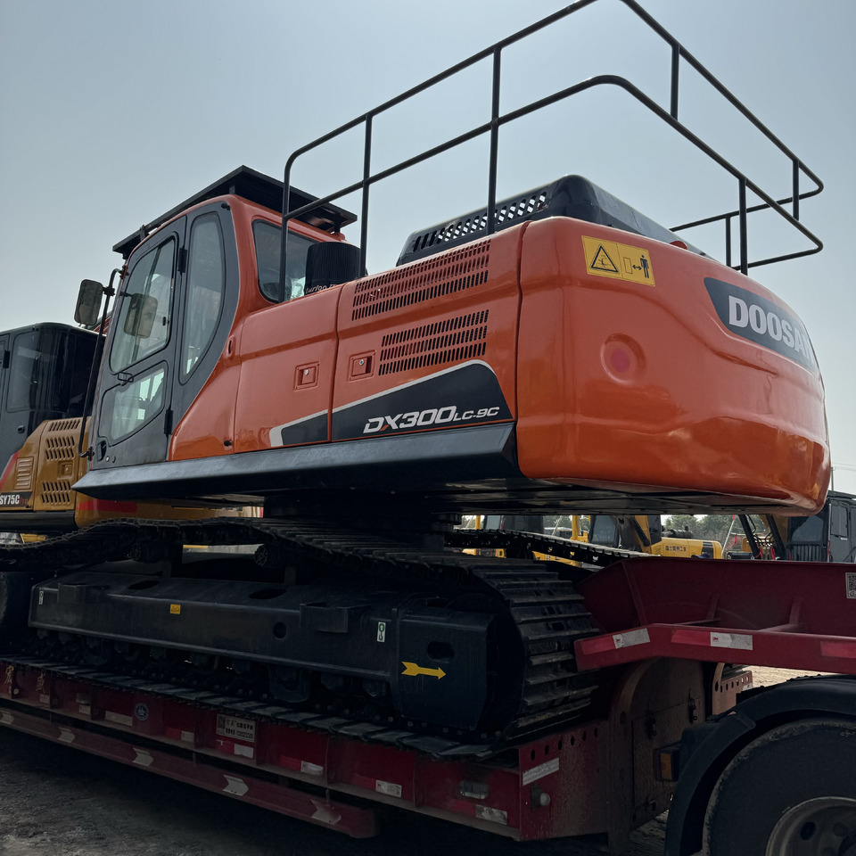 DOOSAN DX300 - Kāpurķēžu ekskavators: foto 3 DOOSAN DX300 - Kāpurķēžu ekskavators: foto 3