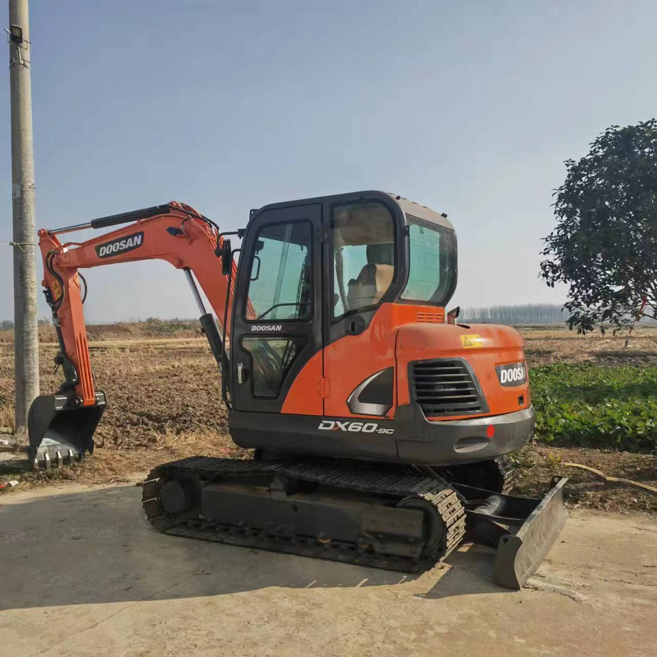 DOOSAN DX60 - Mini-ekskavators: foto 1 DOOSAN DX60 - Mini-ekskavators: foto 1
