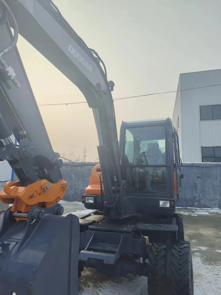 DOOSAN DX60w-9c - Mini-ekskavators: foto 2 DOOSAN DX60w-9c - Mini-ekskavators: foto 2