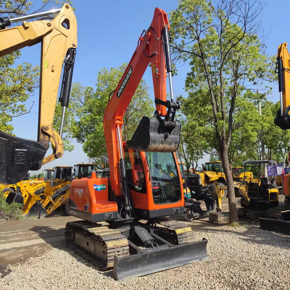 DOOSAN DX75 - Kāpurķēžu ekskavators: foto 3 DOOSAN DX75 - Kāpurķēžu ekskavators: foto 3