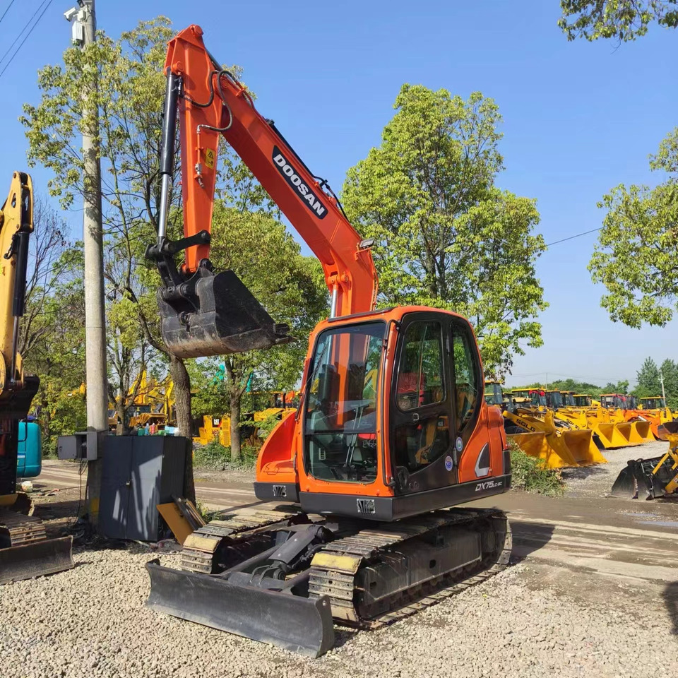 DOOSAN DX75 - Kāpurķēžu ekskavators: foto 2 DOOSAN DX75 - Kāpurķēžu ekskavators: foto 2