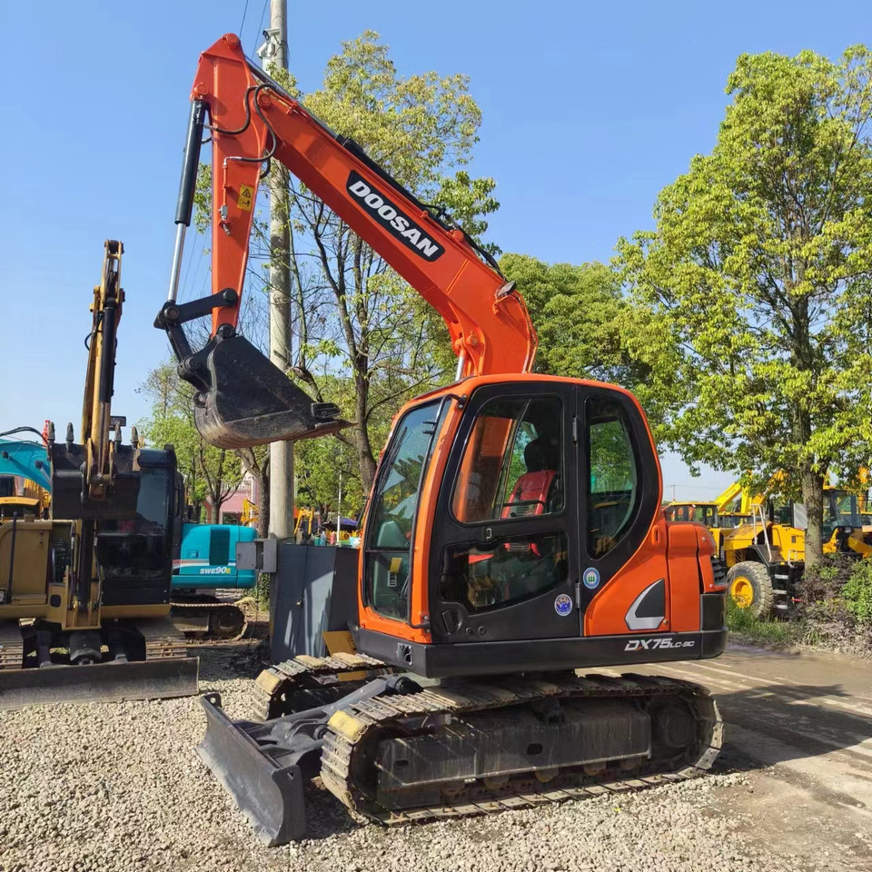DOOSAN DX75 - Kāpurķēžu ekskavators: foto 1 DOOSAN DX75 - Kāpurķēžu ekskavators: foto 1
