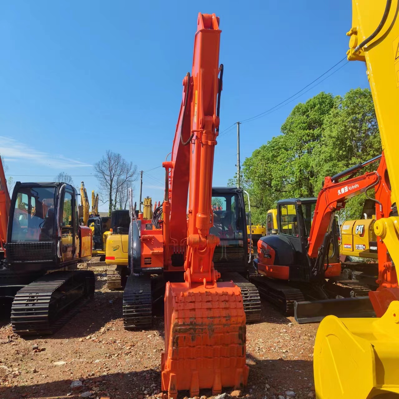 HITACHI ZX135 - Kāpurķēžu ekskavators: foto 5 HITACHI ZX135 - Kāpurķēžu ekskavators: foto 5