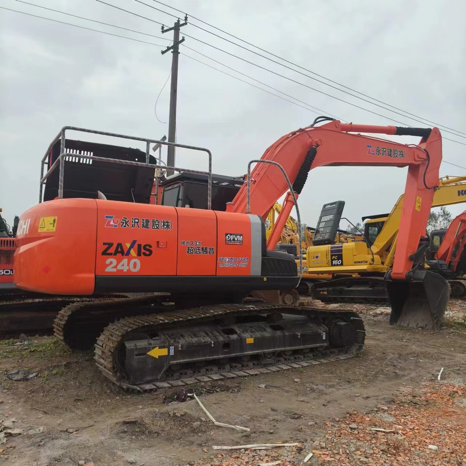 HITACHI ZX240 - Kāpurķēžu ekskavators: foto 1 HITACHI ZX240 - Kāpurķēžu ekskavators: foto 1