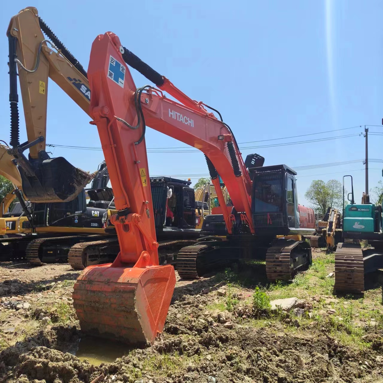 HITACHI ZX350 - Kāpurķēžu ekskavators: foto 3 HITACHI ZX350 - Kāpurķēžu ekskavators: foto 3