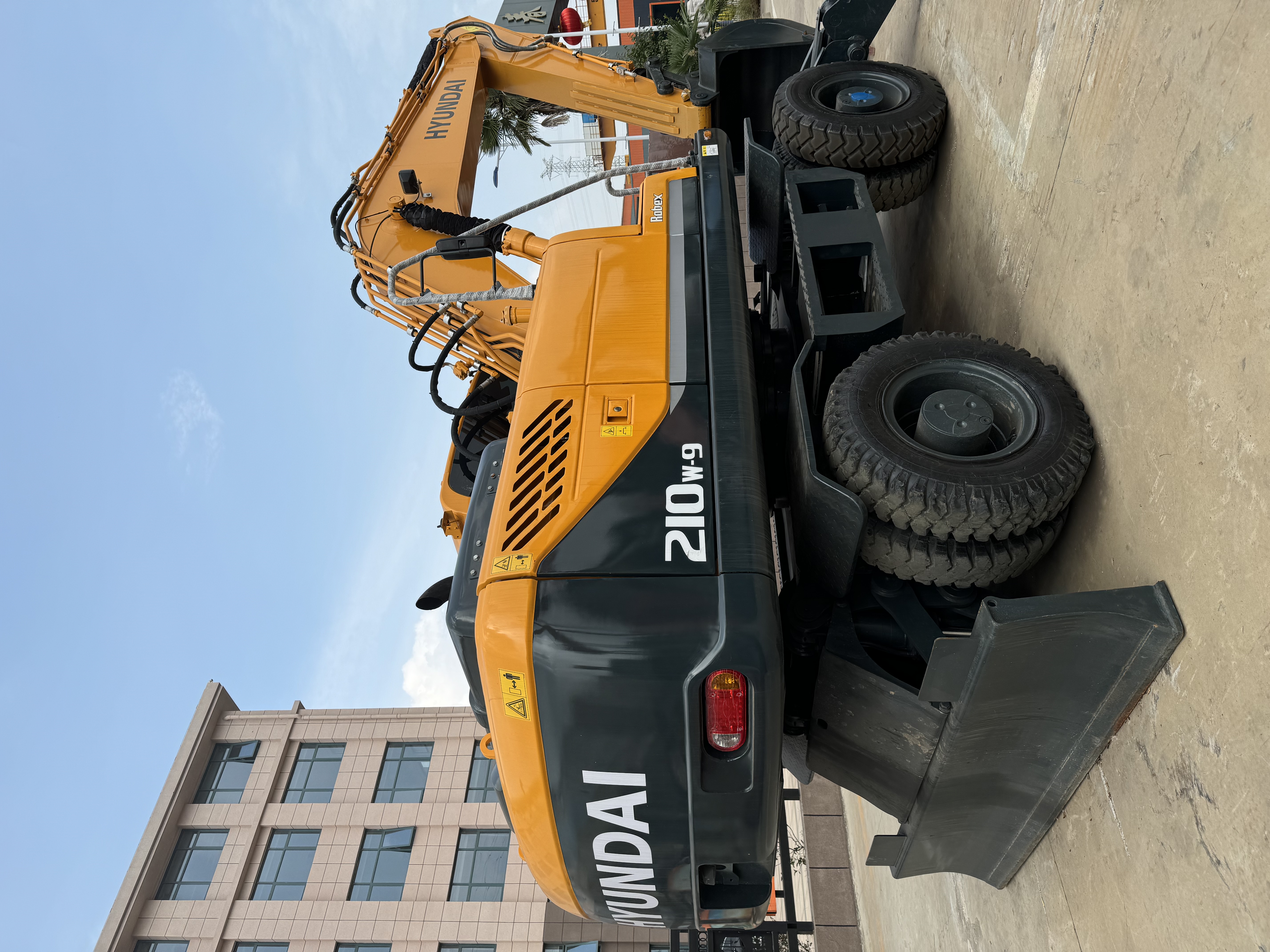 Hyundai 210W-9 - Riteņu ekskavators: foto 5 Hyundai 210W-9 - Riteņu ekskavators: foto 5