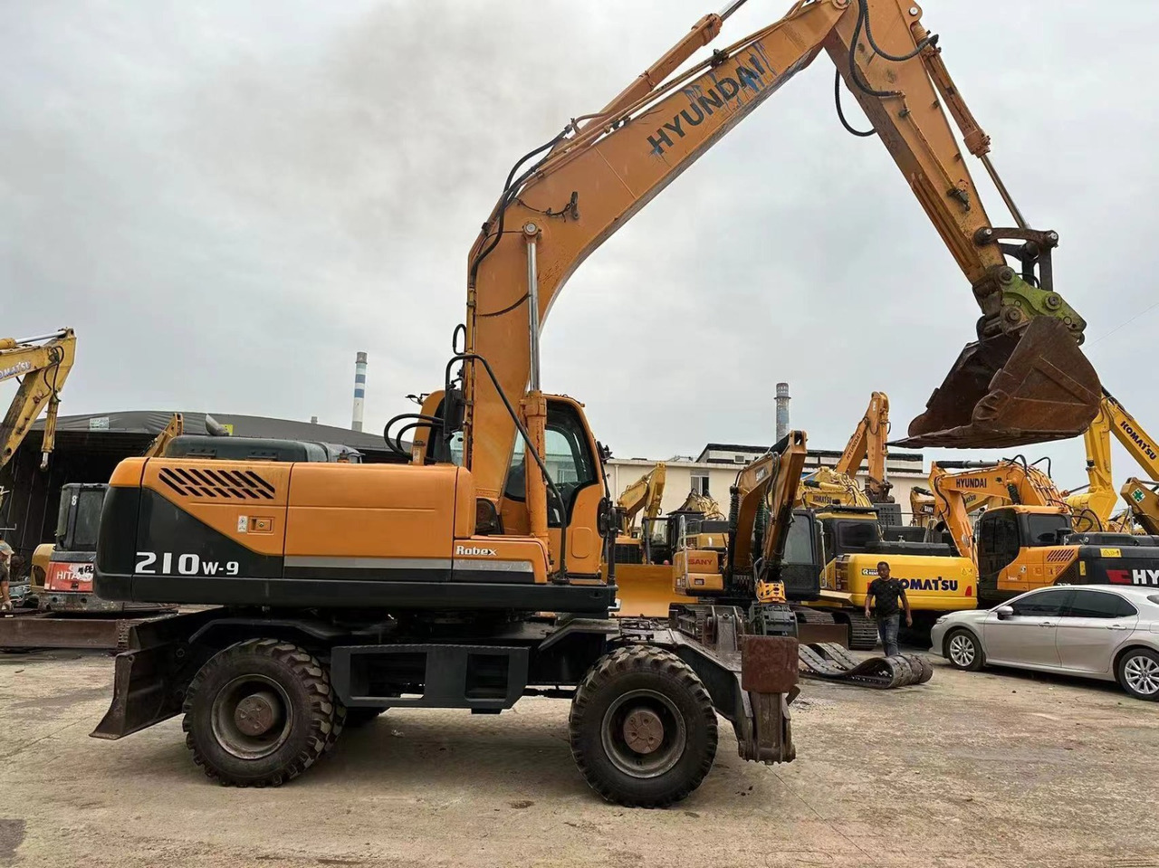 Hyundai 210w-9 - Riteņu ekskavators: foto 1 Hyundai 210w-9 - Riteņu ekskavators: foto 1
