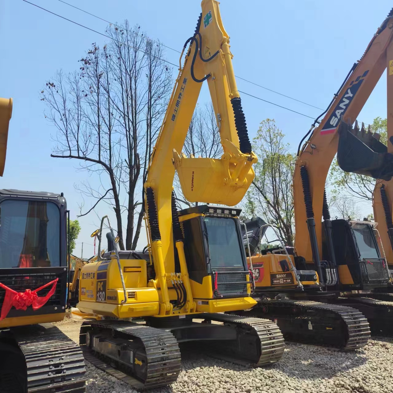 KOMATSU PC130 - Kāpurķēžu ekskavators: foto 1 KOMATSU PC130 - Kāpurķēžu ekskavators: foto 1