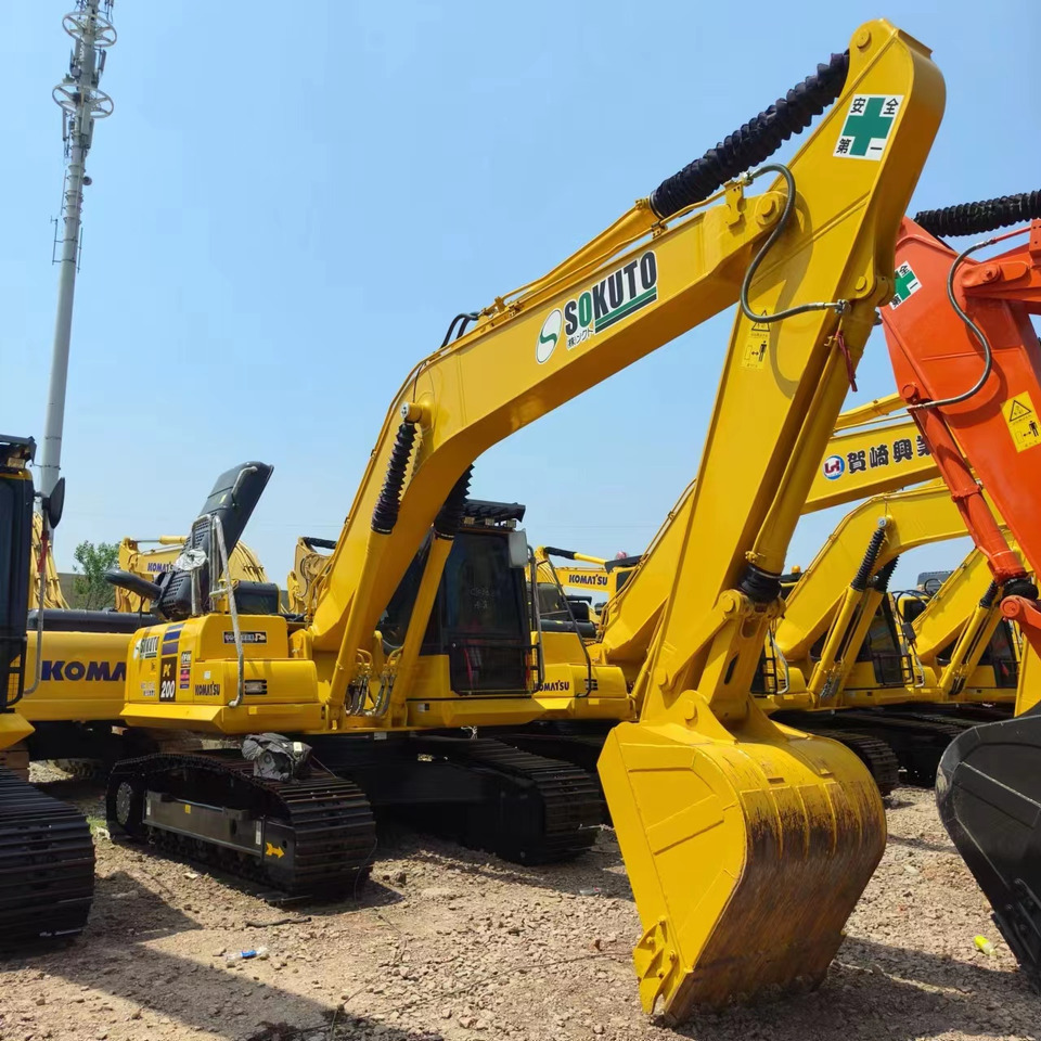 KOMATSU PC200-8MO - Kāpurķēžu ekskavators: foto 1 KOMATSU PC200-8MO - Kāpurķēžu ekskavators: foto 1