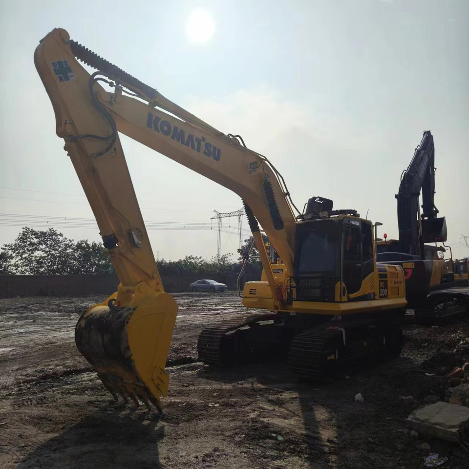 Kāpurķēžu ekskavators KOMATSU PC200: foto 9