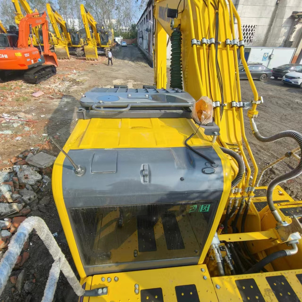 Kāpurķēžu ekskavators KOMATSU PC200: foto 7