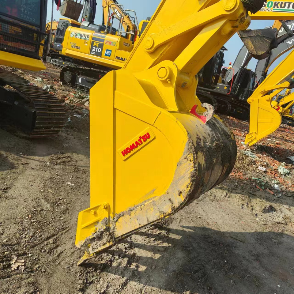 Kāpurķēžu ekskavators KOMATSU PC200: foto 12