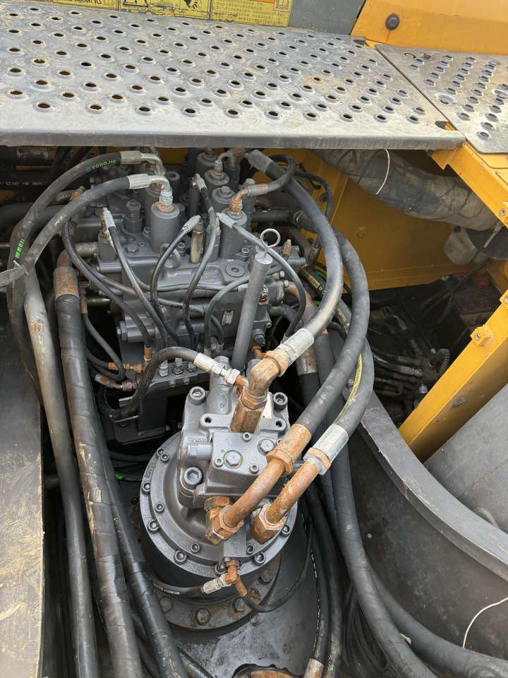 VOLVO EC220D - Kāpurķēžu ekskavators: foto 4 VOLVO EC220D - Kāpurķēžu ekskavators: foto 4