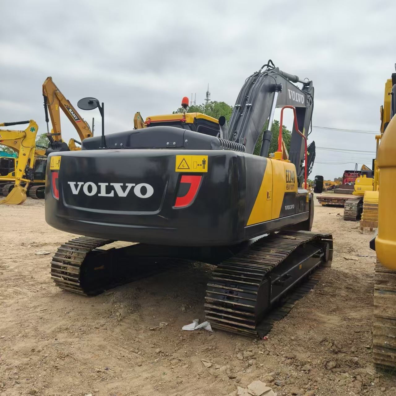 VOLVO EC240 - Kāpurķēžu ekskavators: foto 3 VOLVO EC240 - Kāpurķēžu ekskavators: foto 3