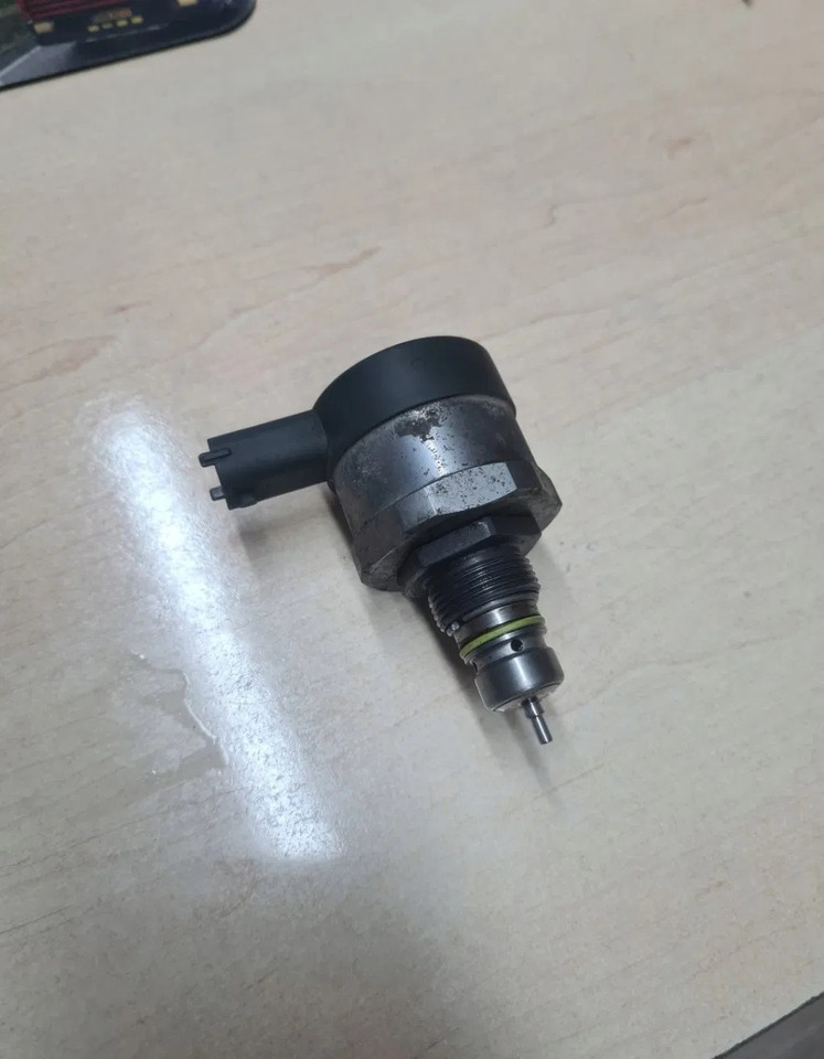 BOSCH- REGULATOR CIŚNIENIA LISTWY PALIWA FORD F-MAX 500 Gc46 9H321 BA 0281006475 - Vārsts: foto 1 BOSCH- REGULATOR CIŚNIENIA LISTWY PALIWA FORD F-MAX 500 Gc46 9H321 BA 0281006475 - Vārsts: foto 1