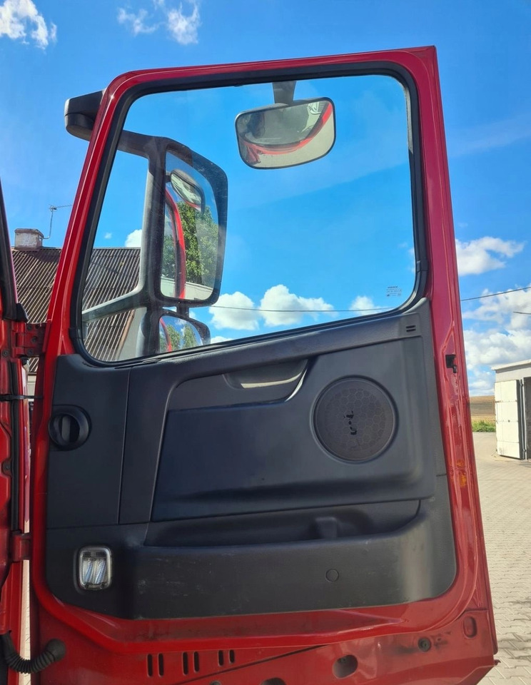 DRZWI KOMPLETNE PRAWE VOLVO FH 13 LIFT EURO 5 - Durvis un rezerves daļas: foto 1 DRZWI KOMPLETNE PRAWE VOLVO FH 13 LIFT EURO 5 - Durvis un rezerves daļas: foto 1
