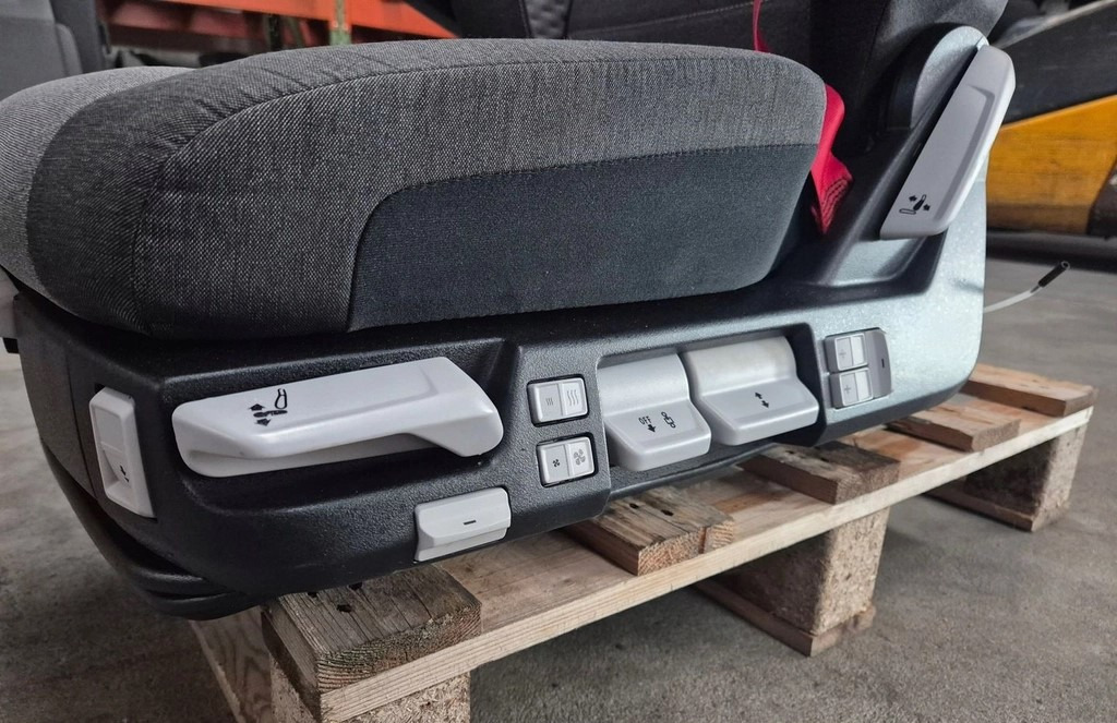 FOTEL PNEUMATYCZY SIEDZENIE KIEROWCY RENAULT RANGE GAMA T C K EVO LIFT - Sēdeklis: foto 4 FOTEL PNEUMATYCZY SIEDZENIE KIEROWCY RENAULT RANGE GAMA T C K EVO LIFT - Sēdeklis: foto 4