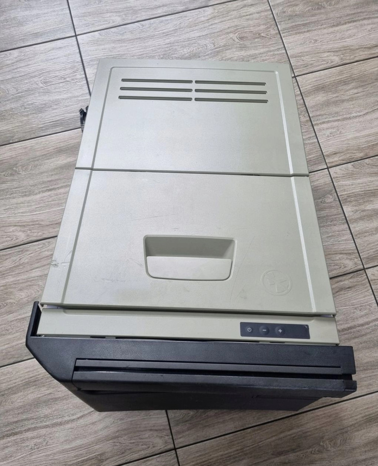 LODÓWKA CHŁODZIARKA VOLVO FH 4 FH 5 EURO 6 23538347 23538293 - Kabīne un interjers: foto 3 LODÓWKA CHŁODZIARKA VOLVO FH 4 FH 5 EURO 6 23538347 23538293 - Kabīne un interjers: foto 3