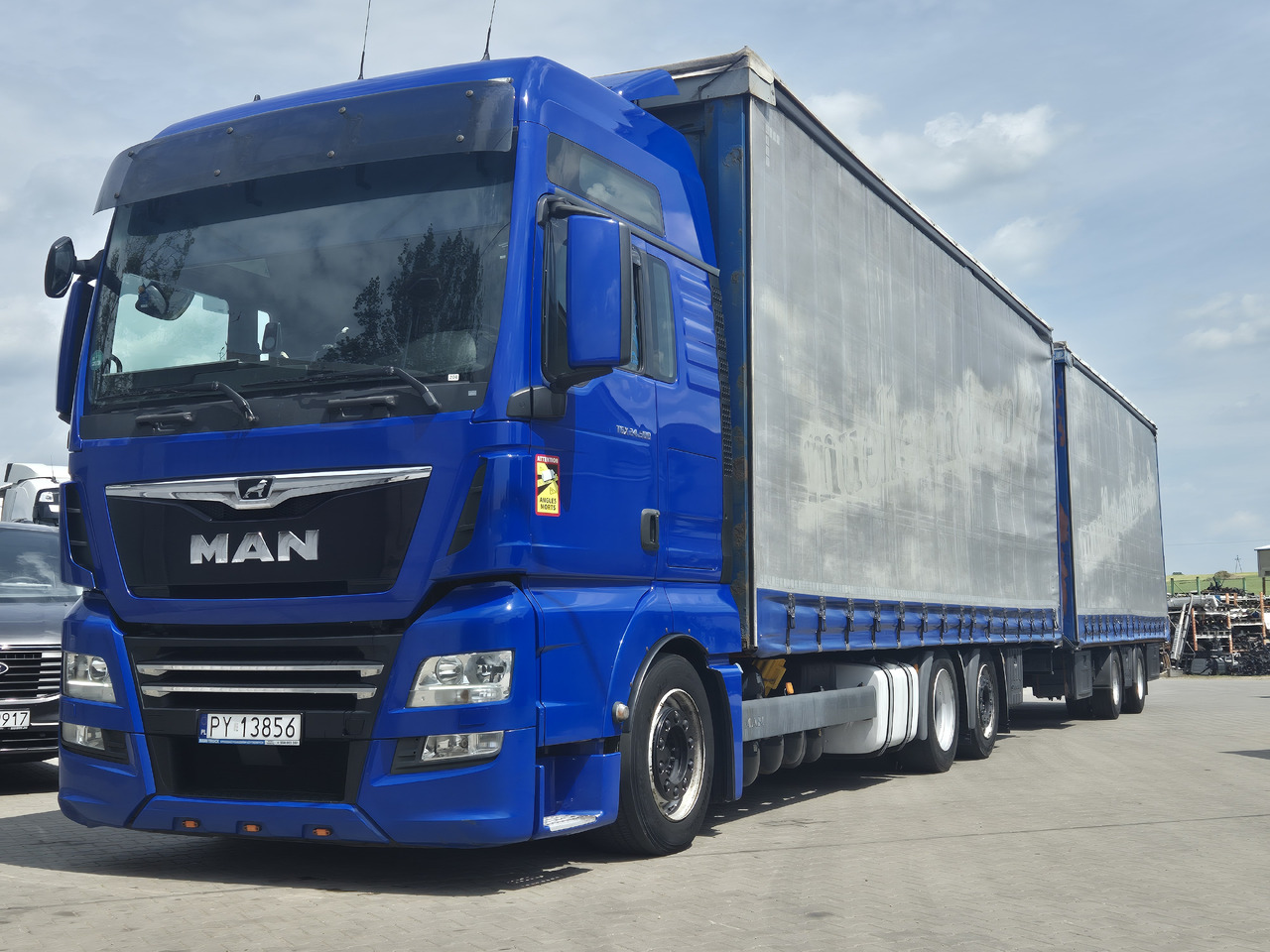MAN tgx 24,500 - Kravas automašīna ar tentu: foto 1 MAN tgx 24,500 - Kravas automašīna ar tentu: foto 1