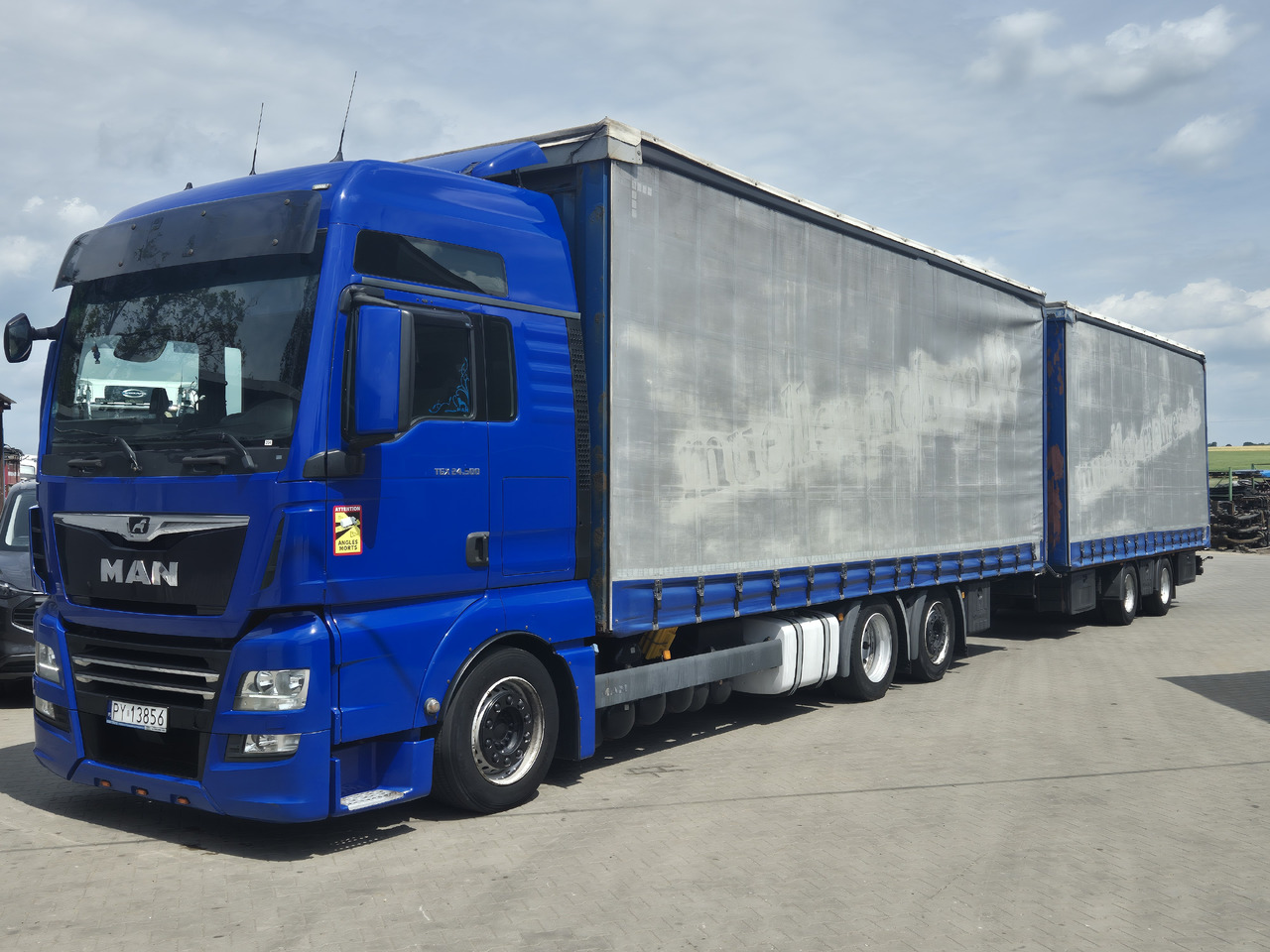 MAN tgx 24,500 - Kravas automašīna ar tentu: foto 2 MAN tgx 24,500 - Kravas automašīna ar tentu: foto 2
