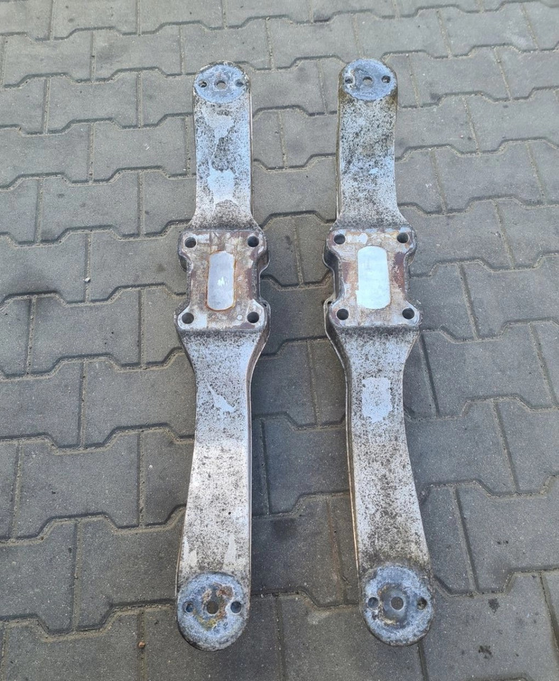 MOCOWANIE PRAWE LUB LEWE PODUSZEK ŁAPA KOŁYSKA DELFIN VOLVO FH 4 FH 5 22327290 - Piekare: foto 2 MOCOWANIE PRAWE LUB LEWE PODUSZEK ŁAPA KOŁYSKA DELFIN VOLVO FH 4 FH 5 22327290 - Piekare: foto 2