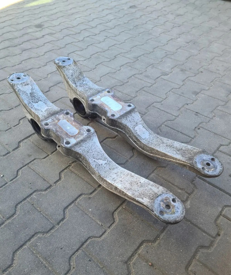 MOCOWANIE PRAWE LUB LEWE PODUSZEK ŁAPA KOŁYSKA DELFIN VOLVO FH 4 FH 5 22327290 - Piekare: foto 1 MOCOWANIE PRAWE LUB LEWE PODUSZEK ŁAPA KOŁYSKA DELFIN VOLVO FH 4 FH 5 22327290 - Piekare: foto 1