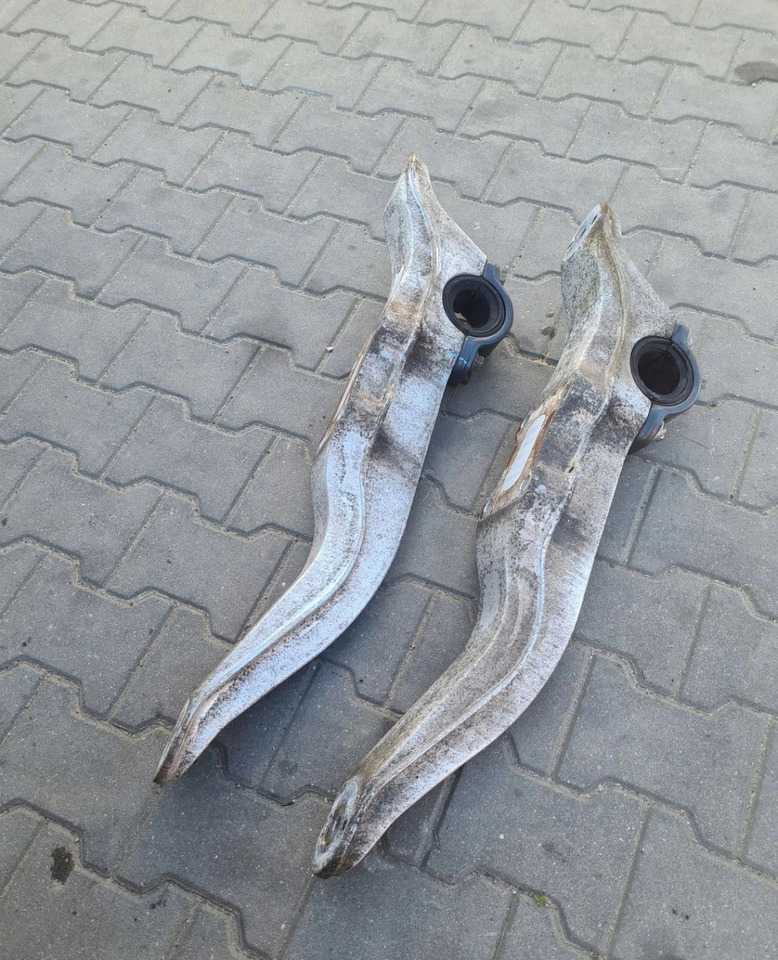 MOCOWANIE PRAWE LUB LEWE PODUSZEK ŁAPA KOŁYSKA DELFIN VOLVO FH 4 FH 5 22327290 - Piekare: foto 3 MOCOWANIE PRAWE LUB LEWE PODUSZEK ŁAPA KOŁYSKA DELFIN VOLVO FH 4 FH 5 22327290 - Piekare: foto 3