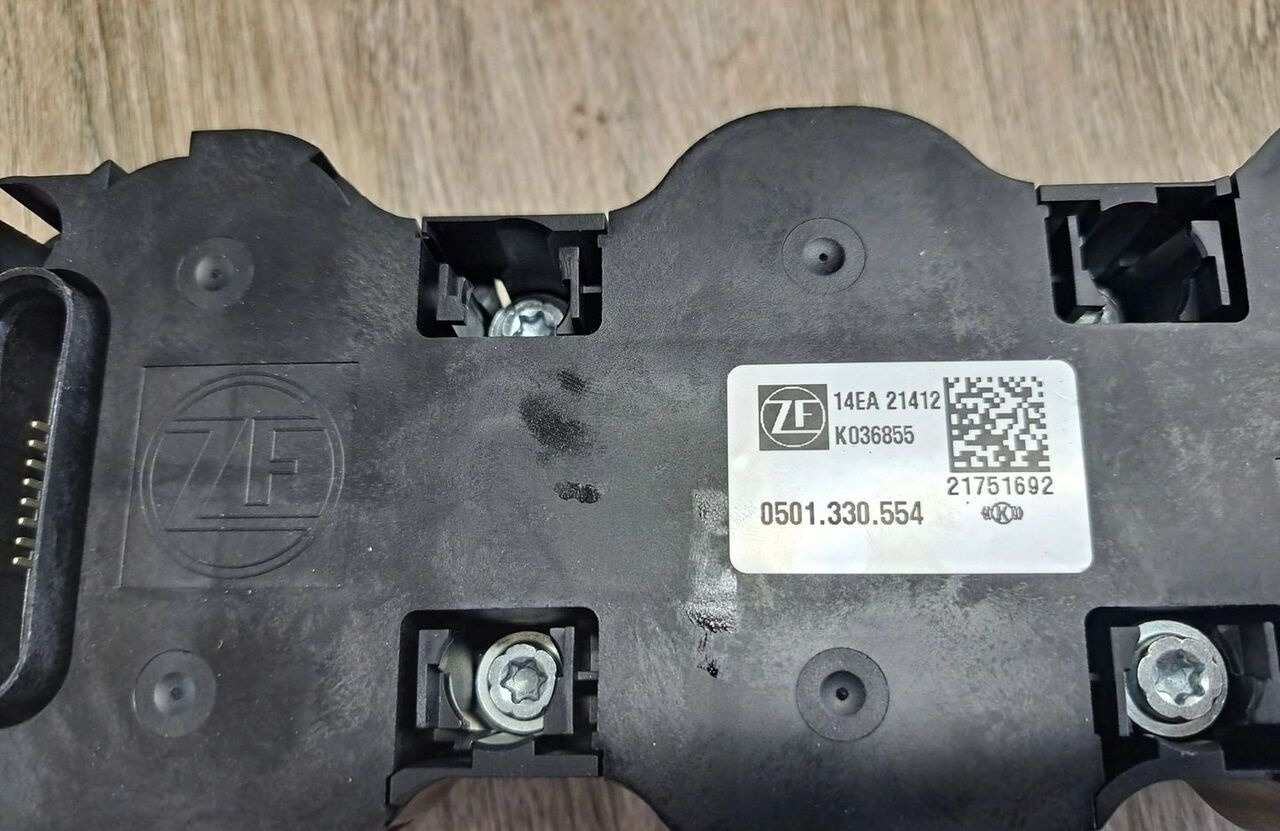 MODUŁ BLOK ELEKTRONIKA WYBIERAKA SKRZYNI BIEGÓW ZF TRAXON 0501.330.554 ZF TRAXON - Transmisija - Kravas automašīna: foto 2 MODUŁ BLOK ELEKTRONIKA WYBIERAKA SKRZYNI BIEGÓW ZF TRAXON 0501.330.554 ZF TRAXON - Transmisija - Kravas automašīna: foto 2