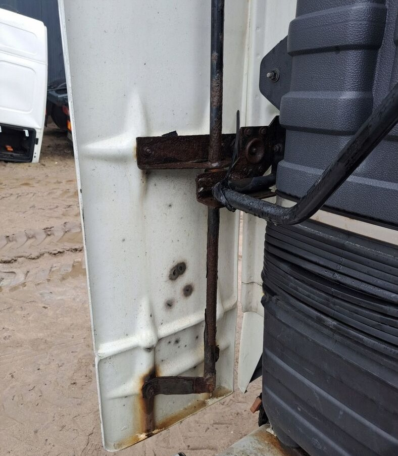 OWIEWKA LEWA SPOILER ZAKABINOWY VOLVO FH 12 13 - Aerodinamika/ Spoileris - Kravas automašīna: foto 1 OWIEWKA LEWA SPOILER ZAKABINOWY VOLVO FH 12 13 - Aerodinamika/ Spoileris - Kravas automašīna: foto 1