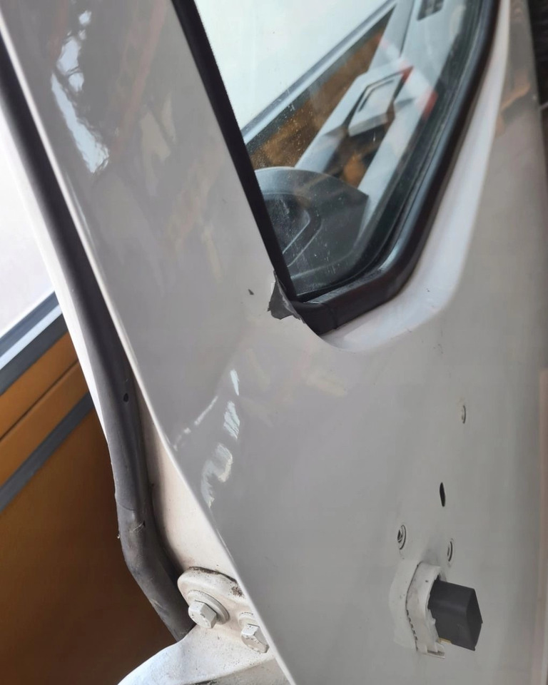 RENAULT DRZWI KOMPLETNE LEWE RENAULT GAMA T RANGE - Durvis un rezerves daļas - Kravas automašīna: foto 3 RENAULT DRZWI KOMPLETNE LEWE RENAULT GAMA T RANGE - Durvis un rezerves daļas - Kravas automašīna: foto 3