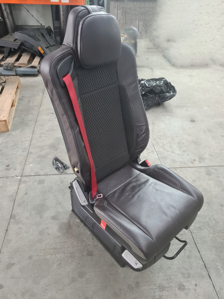 RENAULT FOTEL OBRACANY OBROTOWY SIEDZENIE PRAWE PASAŻERA SKÓRA RENAULT GAMA T C K - Sēdeklis - Kravas automašīna: foto 1 RENAULT FOTEL OBRACANY OBROTOWY SIEDZENIE PRAWE PASAŻERA SKÓRA RENAULT GAMA T C K - Sēdeklis - Kravas automašīna: foto 1