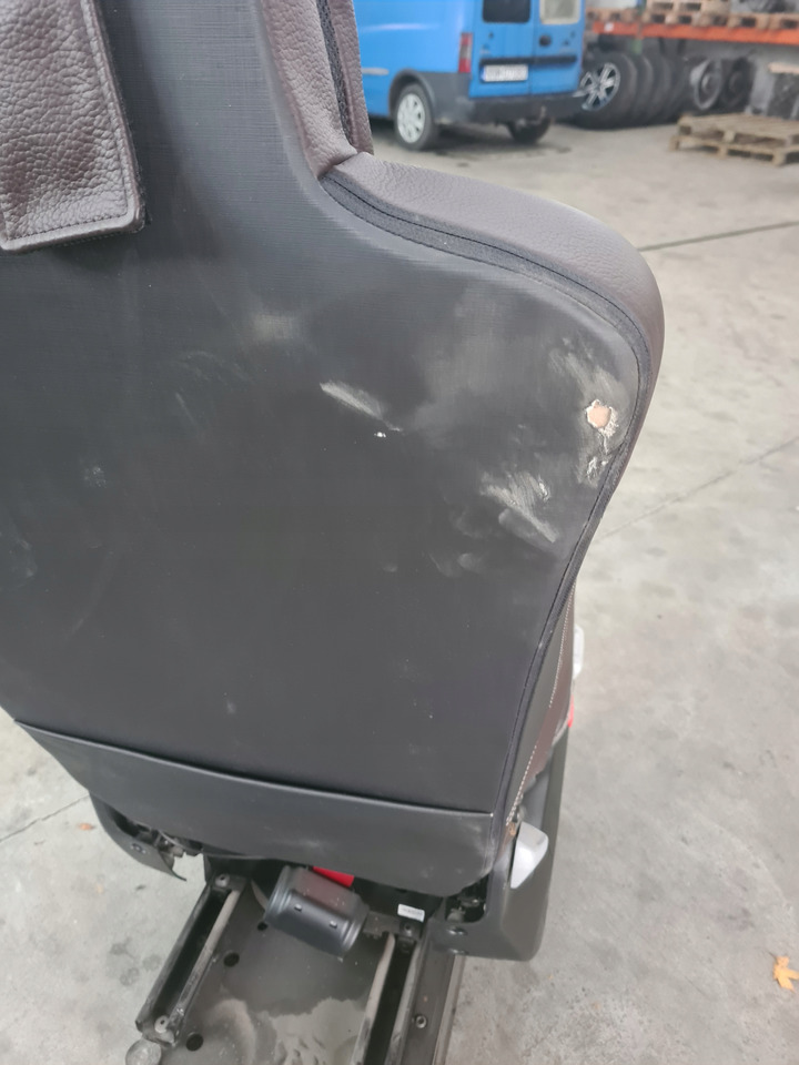 RENAULT FOTEL OBRACANY OBROTOWY SIEDZENIE PRAWE PASAŻERA SKÓRA RENAULT GAMA T C K - Sēdeklis - Kravas automašīna: foto 5 RENAULT FOTEL OBRACANY OBROTOWY SIEDZENIE PRAWE PASAŻERA SKÓRA RENAULT GAMA T C K - Sēdeklis - Kravas automašīna: foto 5